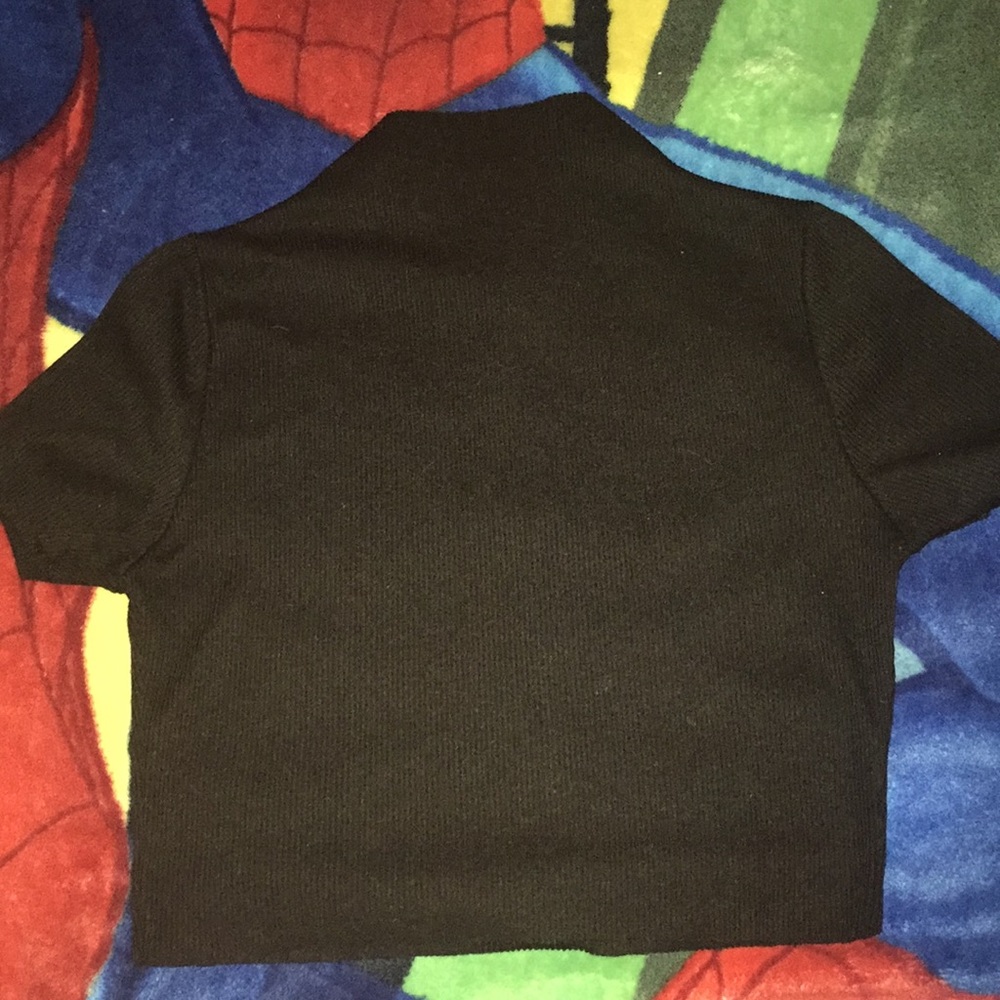 black crop top